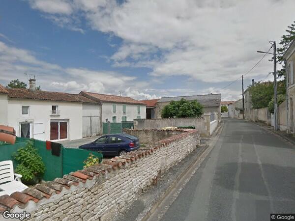 UNE  MAISON D'HABITATION