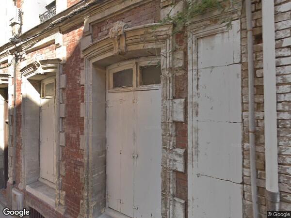 UN  IMMEUBLE A USAGE COMMERCIAL ET D'HABITATION