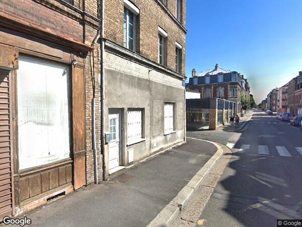 UN  IMMEUBLE À RÉNOVER