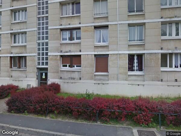 UN APPARTEMENT DE TYPE F 2 AVEC UNE CAVE