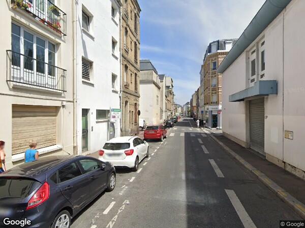 UN  ENSEMBLE IMMOBILIER