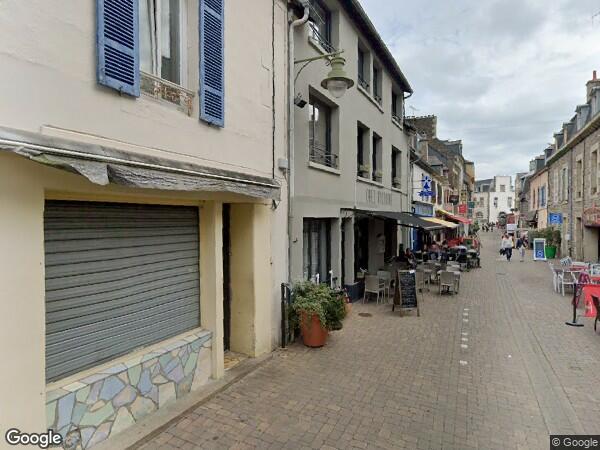 UN  LOCAL COMMERCIAL ET UN LOCAL PROFESSIONNEL OU COMMERCIAL