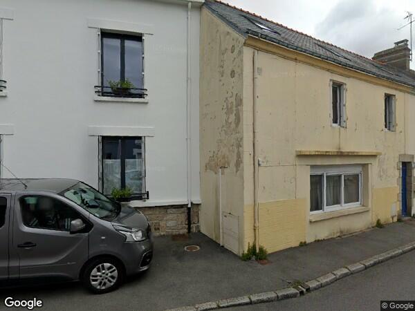 UNE  MAISON D'HABITATION