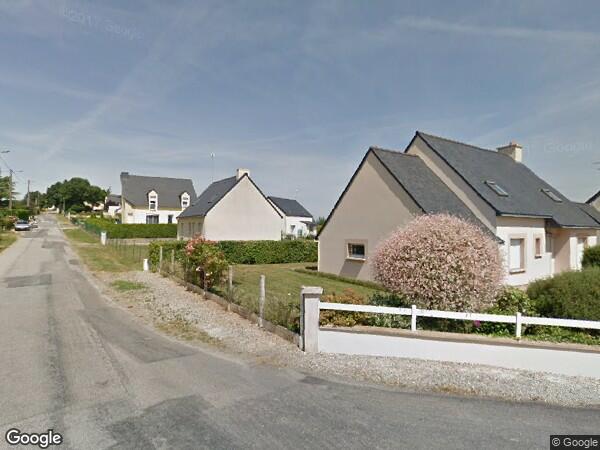 UNE  MAISON INDIVIDUELLE À USAGE D'HABITATION