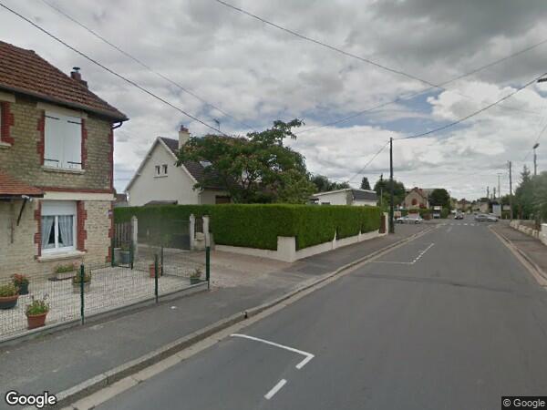 UNE  MAISON D'HABITATION SUR TERRAIN CLOS