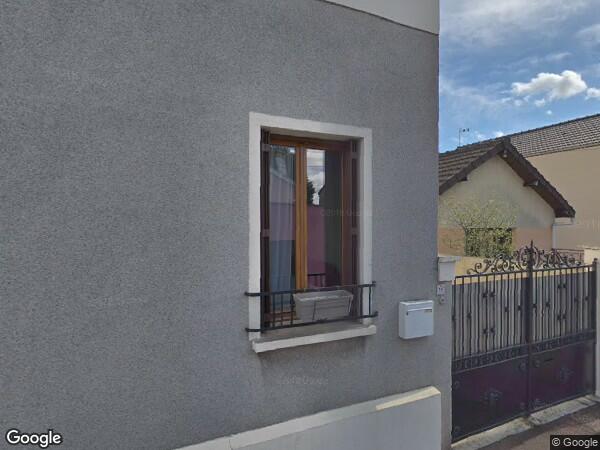 UNE  MAISON D'HABITATION