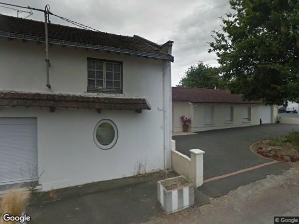 UN IMMEUBLE À USAGE D'HABITATION