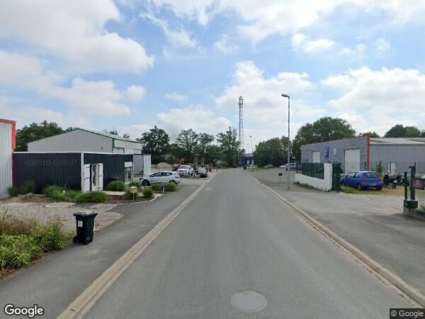 UN LOCAL PROFESSIONNEL À USAGE D'HABITATION