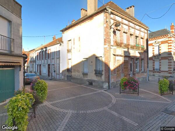 UN IMMEUBLE 