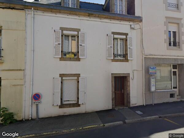 UNE MAISON À USAGE DE BUREAUX ET D’HABITATION