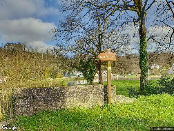UNE MAISON D'HABITATION