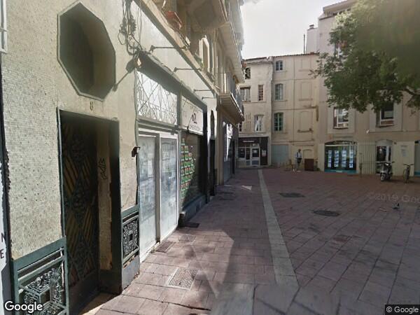 UN  LOCAL A USAGE COMMERCIAL 