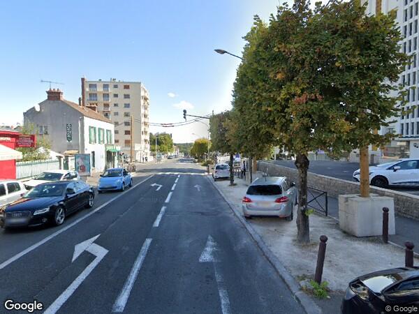 UN APPARTEMENT - UNE CAVE ET UN GARAGE