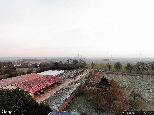 UNE  MAISON À USAGE D'HABITATION