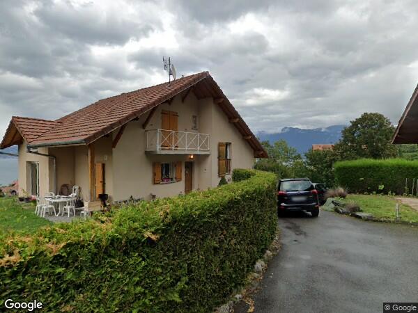 UNE  MAISON D'HABITATION