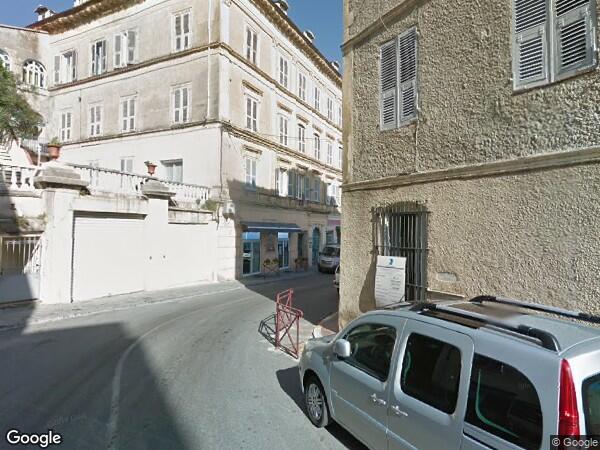 UNE  MAISON D'HABITATION ANCIENNE ET DES DÉPENDANCES NON BÂTIES