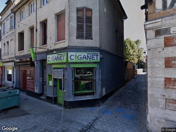 UN IMMEUBLE À USAGE COMMERCIAL ET PROFESSIONNEL