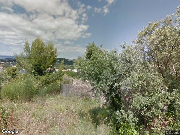 UNE  MAISON D'HABITATION