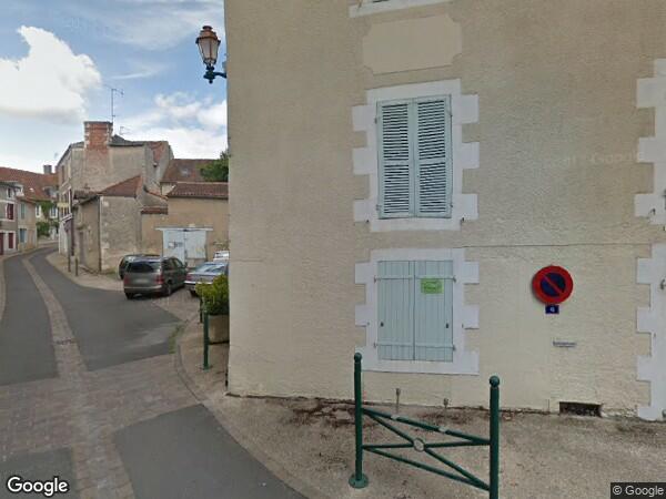 UN  IMMEUBLE À USAGE PROFESSIONNEL ET D’ HABITATION DE BUREAUX
