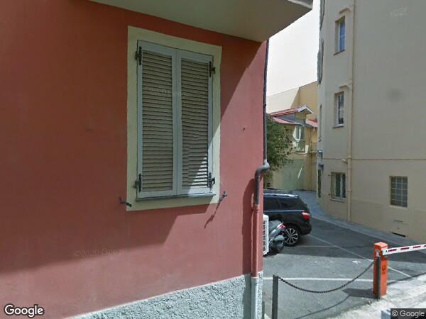 DEUX GRANDS LOCAUX LUMINEUX 