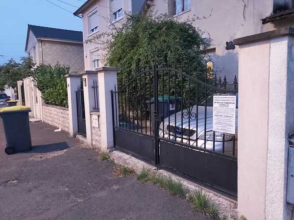 UN PAVILLON D'HABITATION