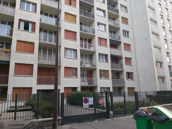 UN APPARTEMENT