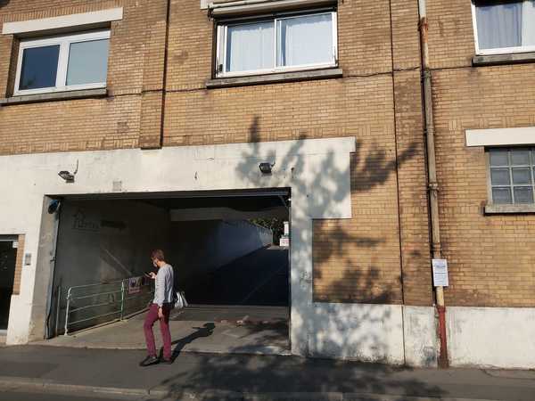 UN ENSEMBLE DE BUREAUX