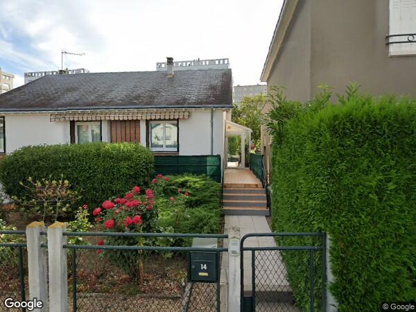 UNE  MAISON D’HABITATION MITOYENNE