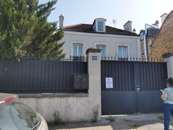 UN PAVILLON D'HABITATION