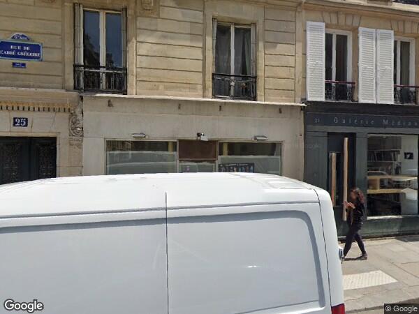 UN  APPARTEMENT AVEC UNE CAVE