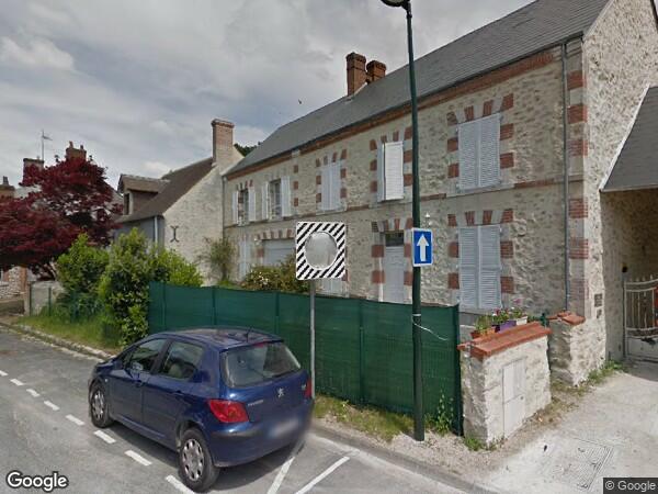 UN APPARTEMENT ET UNE PLACE DE STATIONNEMENT