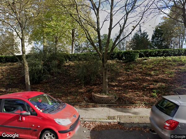 UN APPARTEMENT AVEC BALCON ET UN PARKING