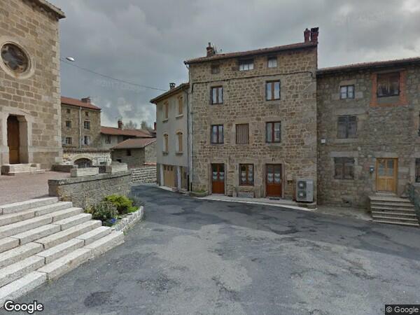 UNE FERME ET UN COUR