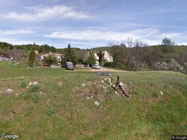 UNE  MAISON D'HABITATION