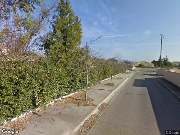 UNE MAISON D'HABITATION AVEC PISCINE ET TERRAINS CONSTRUCTIBLES