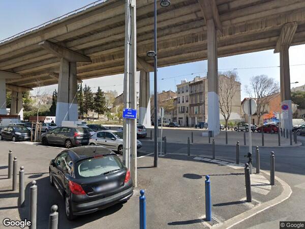 UN APPARTEMENT DE TYPE 4 AVEC UN  EMPLACEMENT DE PARKING