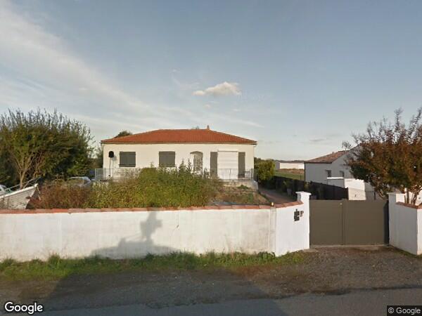 UNE  MAISON D'HABITATION