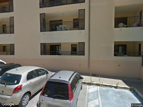 UN APPARTEMENT ET UNE PLACE DE STATIONNEMENT