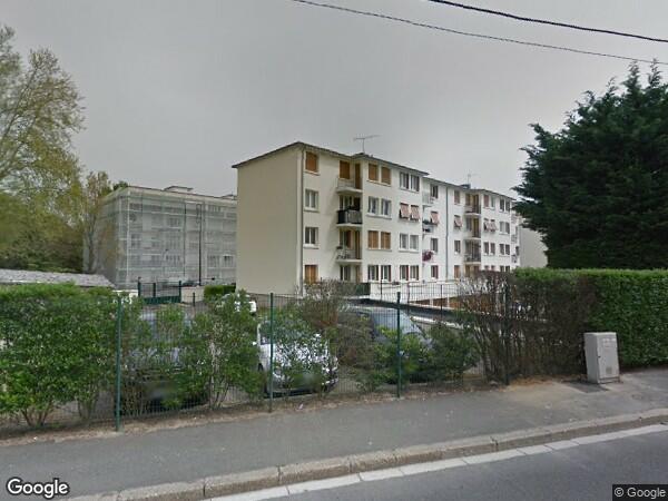 UN  APPARTEMENT + UNE CAVE + UN SÉCHOIR + UN GARAGE