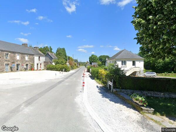 UNE  MAISON À ÉTAGE EN PIERRES JOINTOYÉES