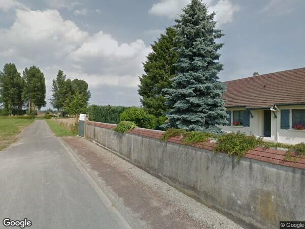 UNE MAISON D'HABITATION AVEC GARAGE - GRENIER - JARDIN