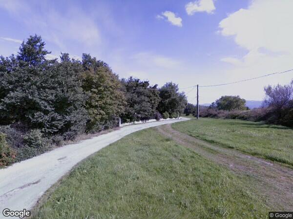 UNE  MAISON À USAGE D'HABITATION