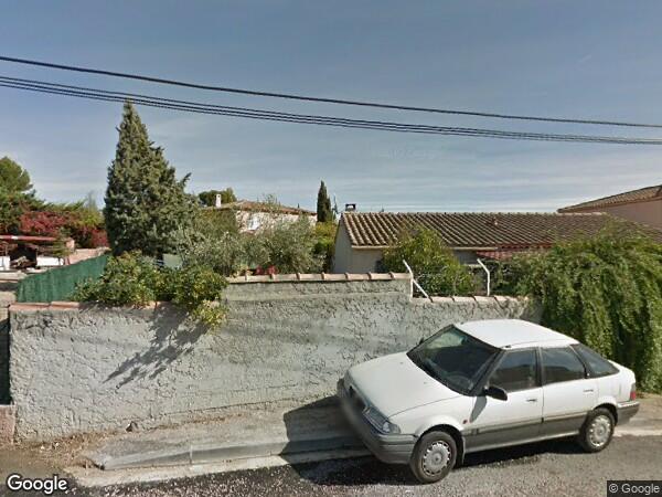 UNE  MAISON À USAGE D'HABITATION