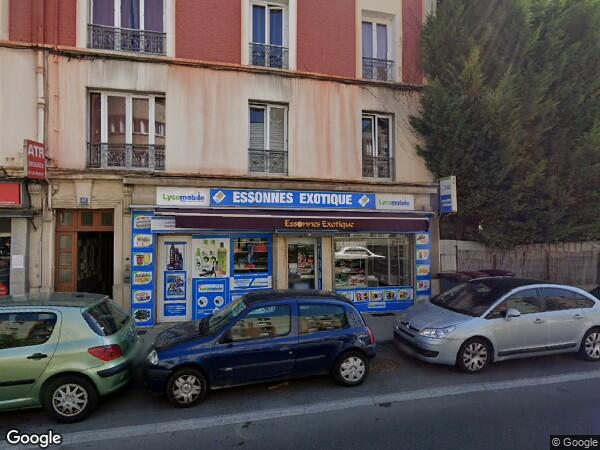 UN  APPARTEMENT ET UNE CAVE