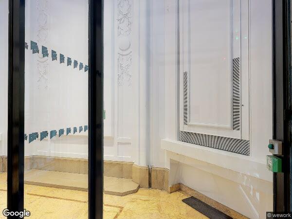 UN  APPARTEMENT AVEC ET UN EMPLACEMENT DE PARKING