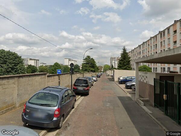 UN  APPARTEMENT ET UNE CAVE