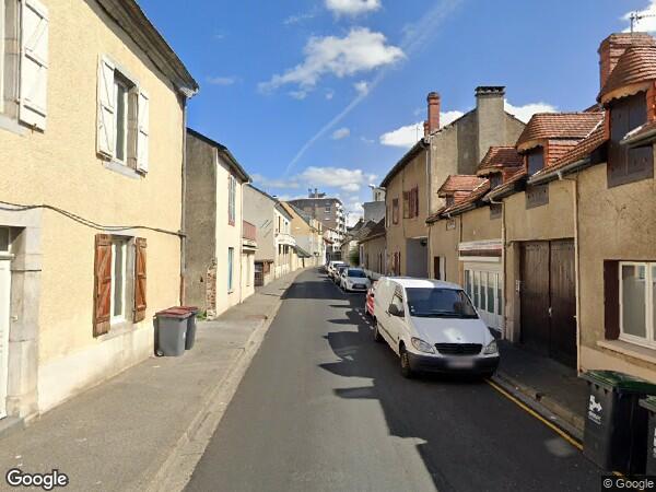 UN ENSEMBLE IMMOBILIER À USAGE D'HABITATION