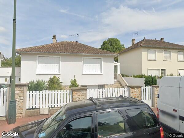 UNE MAISON À USAGE D'HABITATION