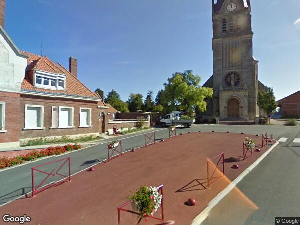 UN  IMMEUBLE À USAGE DE COMMERCE ET D'HABITATION