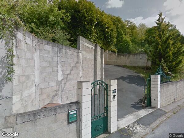 UNE  MAISON D'HABITATION